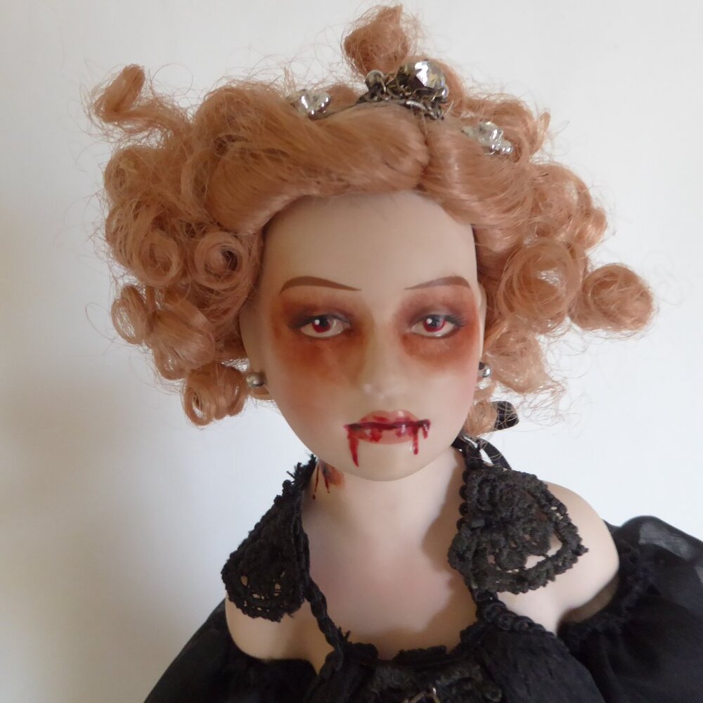 OOAK 18” DRACULA BRIDE VAMPIRE LUCY SCARY GOTHIC HORROR UNDEAD DOLL PROP ODDITY - Picture 3 of 16